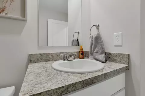 Bath - 515 Hemingway Ave, Lithopolis, OH 43136 photo 3 of 6