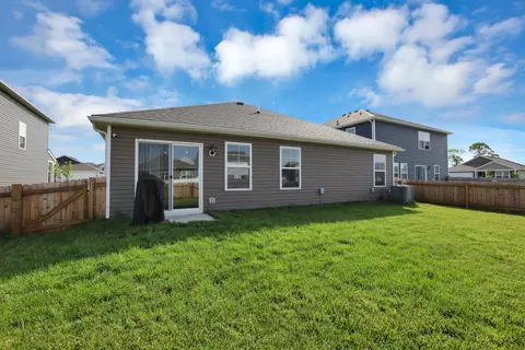 Exterior - 515 Hemingway Ave, Lithopolis, OH 43136 photo 5 of 9