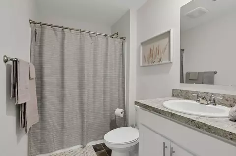 Bath - 515 Hemingway Ave, Lithopolis, OH 43136 photo 1 of 6