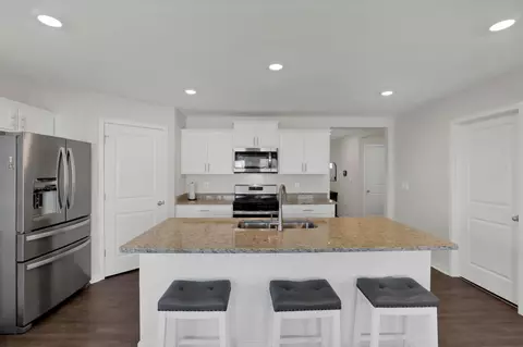 Kitchen - 515 Hemingway Ave, Lithopolis, OH 43136 photo 5 of 6