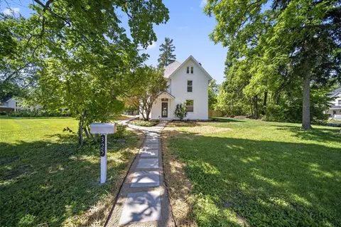 325 W William St, Delaware, OH 43015