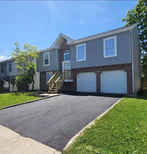 2243 Golden Leaf Ln, Columbus, OH 43223