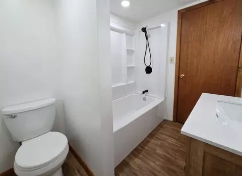 25 E 10th St, Wellston, OH 45692 photo 6