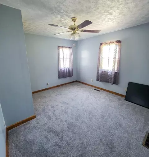 25 E 10th St, Wellston, OH 45692 photo 9