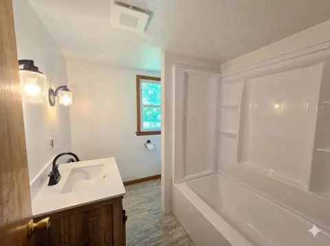 25 E 10th St, Wellston, OH 45692 photo 7