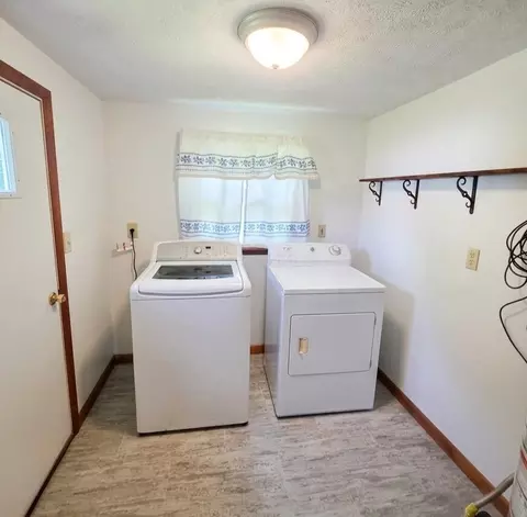 25 E 10th St, Wellston, OH 45692 photo 8