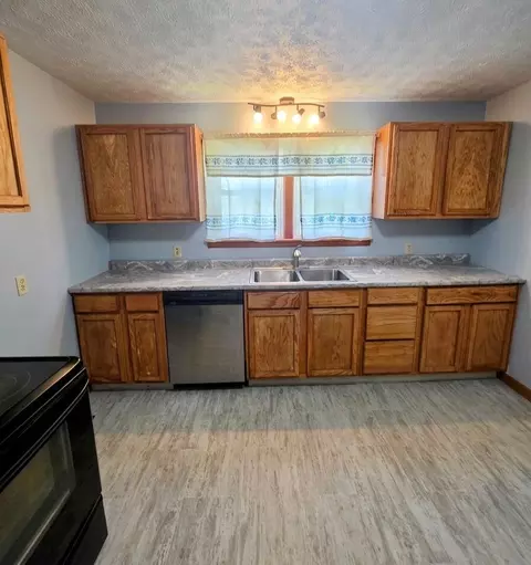 25 E 10th St, Wellston, OH 45692 photo 5