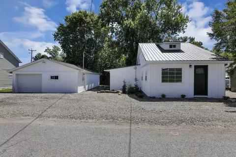86 Wood St, Buckeye Lake, OH 43008