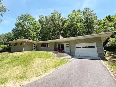 7 Cable Ln, Athens, OH 45701