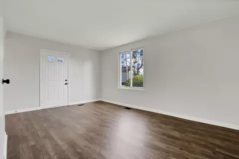 Living - 835 Ruby Ave, Columbus, OH 43227 photo 3 of 3
