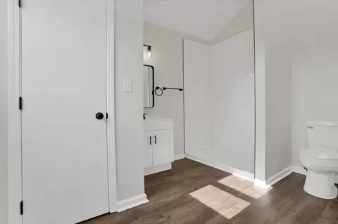 Bath - 835 Ruby Ave, Columbus, OH 43227 photo 3 of 6