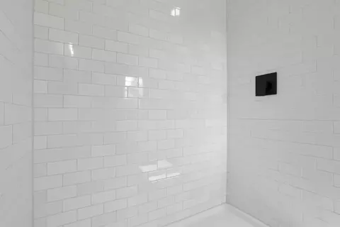 Bath - 835 Ruby Ave, Columbus, OH 43227 photo 4 of 6