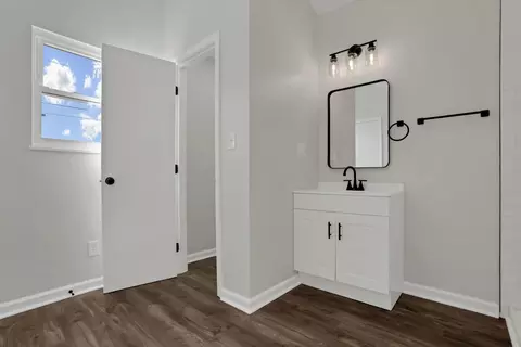 Bath - 835 Ruby Ave, Columbus, OH 43227 photo 5 of 6