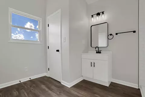 Bath - 835 Ruby Ave, Columbus, OH 43227 photo 6 of 6
