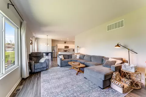 Living - 5764 Montrose Ct, Morrow, OH 45152 photo 2 of 3