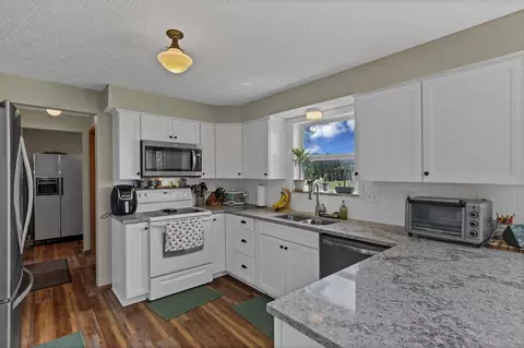 Kitchen - 5951 S Fork Rd, Heath, OH 43056 photo 1 of 5