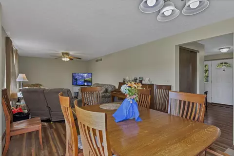 Dining - 5951 S Fork Rd, Heath, OH 43056 photo 4 of 5