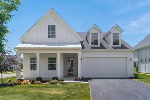 4722 Winding Oak Dr, Delaware, OH 43015