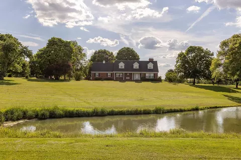 5565 Stringtown Rd NW, Baltimore, OH 43105