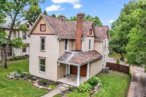 448 W William St, Delaware, OH 43015