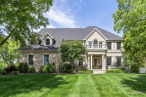 13715 Violet Meadows Blvd, Pickerington, OH 43147