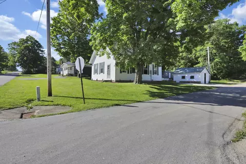 Exterior - 110 S Walnut St, Lithopolis, OH 43136 photo 3 of 9