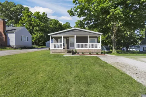Exterior - 123 E South St, Lithopolis, OH 43136 photo 2 of 18
