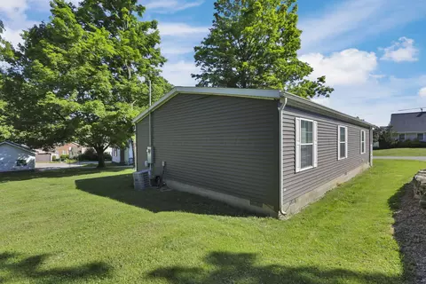 Exterior - 123 E South St, Lithopolis, OH 43136 photo 8 of 18