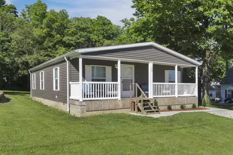 Exterior - 123 E South St, Lithopolis, OH 43136 photo 3 of 18