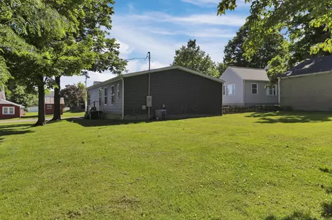 Exterior - 123 E South St, Lithopolis, OH 43136 photo 7 of 18