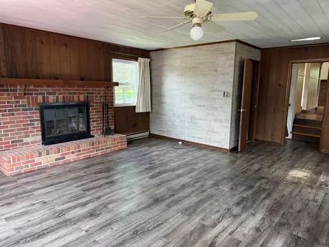 Living - 133 E South St, Lithopolis, OH 43136 photo 2 of 7