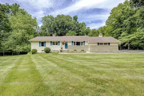 1395 New Gambier Rd, Mount Vernon, OH 43050
