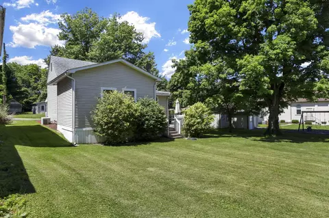 Exterior - 178 E South St, Lithopolis, OH 43136 photo 9 of 20