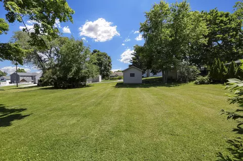 Exterior - 178 E South St, Lithopolis, OH 43136 photo 10 of 20