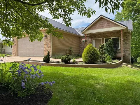 691 Greenbriar Cir, Howard, OH 43028