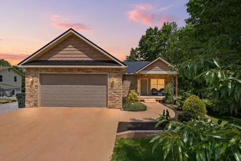 691 Greenbriar Cir, Howard, OH 43028