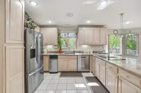Kitchen - 3135 Imperial Blvd, Springfield, OH 45503 photo 2 of 9