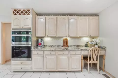 Kitchen - 3135 Imperial Blvd, Springfield, OH 45503 photo 5 of 9