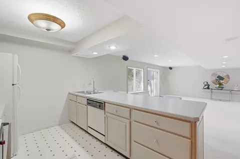 Kitchen - 3135 Imperial Blvd, Springfield, OH 45503 photo 8 of 9
