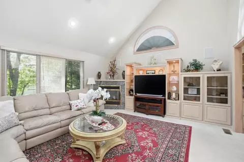 Living - 3135 Imperial Blvd, Springfield, OH 45503 photo 4 of 11