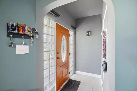 Entry Way - 2553 Derr Rd, Springfield, OH 45503 photo 1 of 5