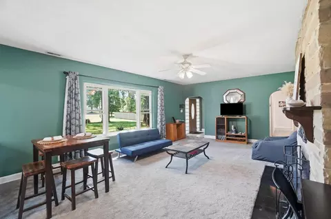 Living - 2553 Derr Rd, Springfield, OH 45503 photo 2 of 4