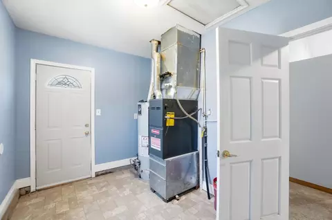 Entry Way - 2553 Derr Rd, Springfield, OH 45503 photo 5 of 5