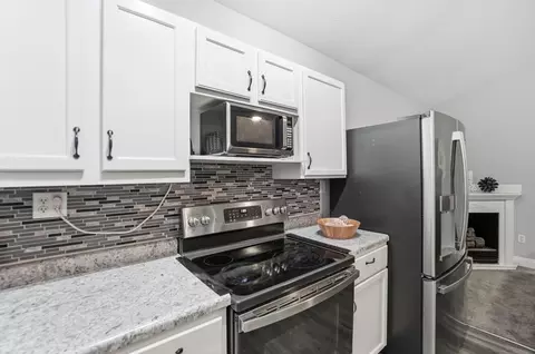 Kitchen - 2553 Derr Rd, Springfield, OH 45503 photo 6 of 6