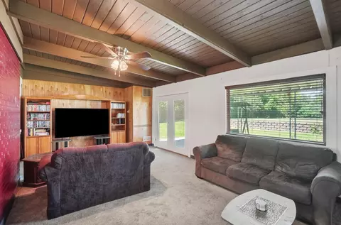 Living - 2553 Derr Rd, Springfield, OH 45503 photo 3 of 4