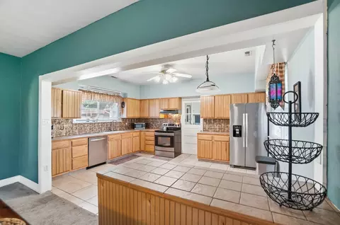 Kitchen - 2553 Derr Rd, Springfield, OH 45503 photo 1 of 6