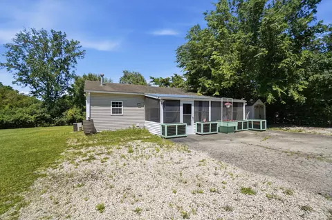 Exterior - 2553 Derr Rd, Springfield, OH 45503 photo 10 of 12
