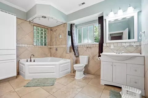 Bath - 2553 Derr Rd, Springfield, OH 45503 photo 1 of 5