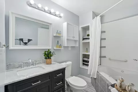 Bath - 2553 Derr Rd, Springfield, OH 45503 photo 4 of 5