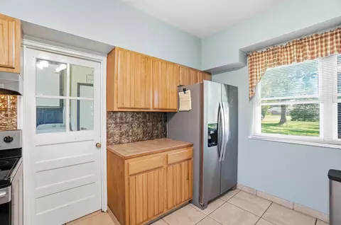 Kitchen - 2553 Derr Rd, Springfield, OH 45503 photo 3 of 6